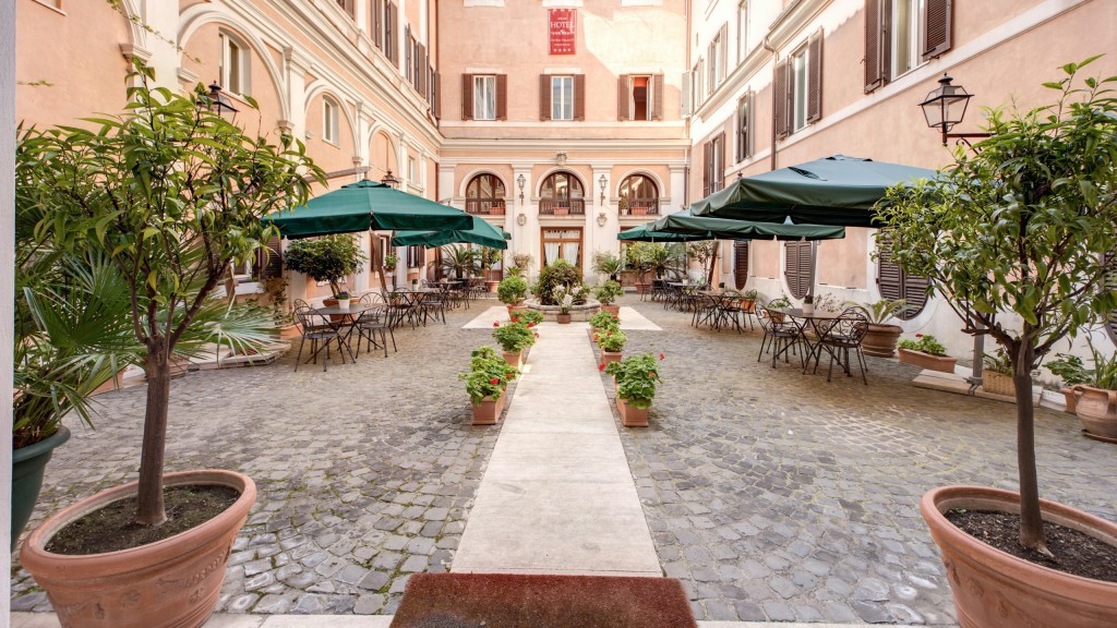 hotel-Nachbarschaft-monti-rom-hotel-antico-palazzo-rospigliosi-rom-aussenansicht-01