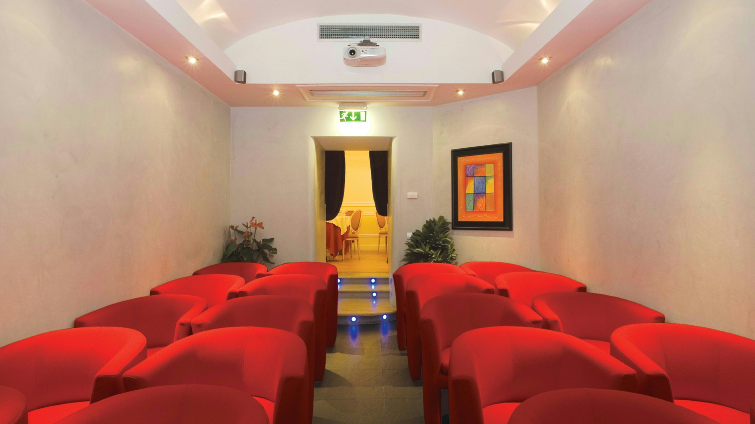 hotel-antico-palazzo-rospigliosi-rome-presentation-room-video projector